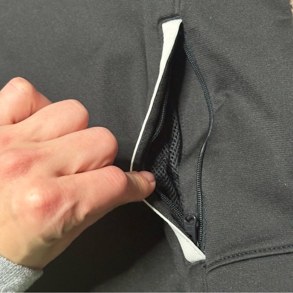 Under Armour Women’s Black and White Jacket with Tank - Picture 4 of 16